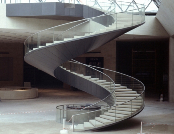verre feuilleté extra-blanc bobé pour l'escalier monumental du musée du Louvre
