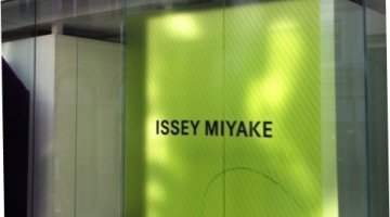 Verre feuilleté extra-blanc pour Issey Miyake