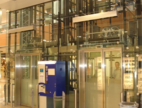 Ascenseur panoramique en verre agrafé pour un centre commercial