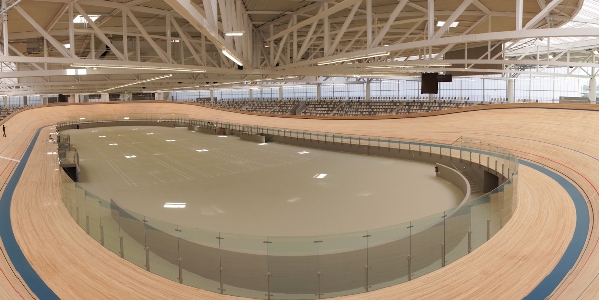 Garde-corps en verre clair trempé & feuilleté pour un vélodrome