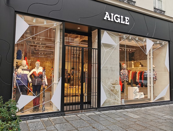 MARSEILLEANTIQUITES - Vitrine de magasin en chêne et verre face