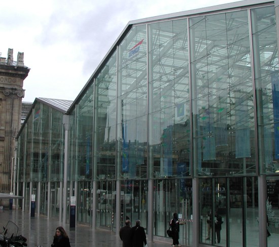 Façade VEA de la gare du nord