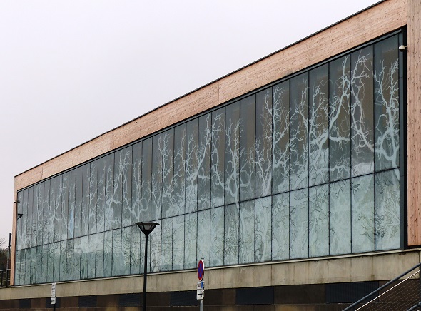 Façade en Verre Extérieur Collé avec décor en sérigraphie motif arbre