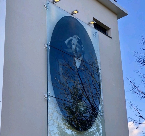 Panneau de verre extérieur agrafé avec decor en serigraphie