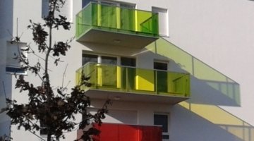 Vanceva Color laminated glass balustrades for balconies