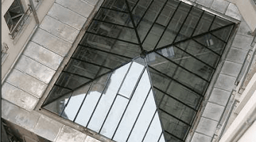 Soffitto in vetrata isolante con un componente stratificato