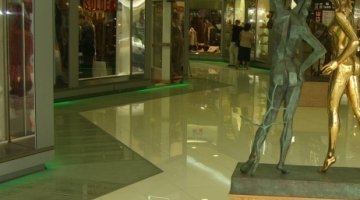 Lighted glass floor for Champs Elysées shopping center