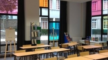 Vetrate isolanti colorate di sicurezza per una scuola media