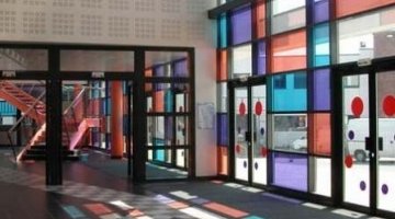 Safety coloured laminated glass for Albert Camus school