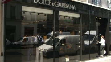 Vetro laccato nero per la vetrina D&G