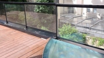 Dalle de verre antidérapant pour une terrasse