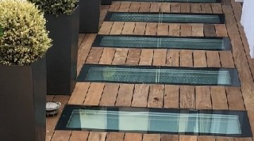 Dalles de verre en triples vitrages pour une terrasse