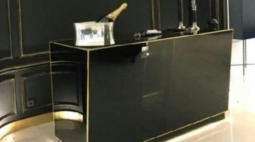 Miroir noir pour un meuble de bar