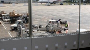 Cloison avec décor sérigraphié pour  un aéroport