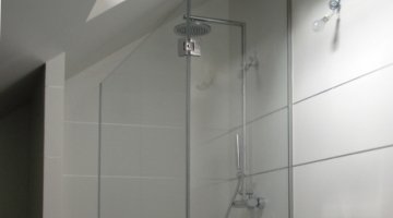 Made to measure shower screen & door