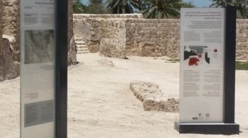 Stèles autoportantes en verre extra-blanc