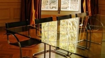 Ripiano & base in vetro per un tavolo da riunione