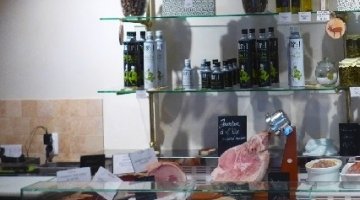 Tablettes et vitrines de présentation pour la Maison Baron Lefèvre