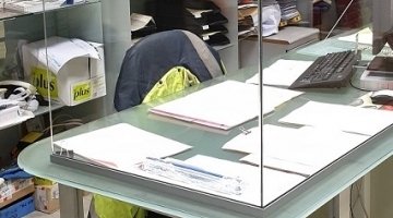 Ecrans de protection pour deux bureaux en enfilade & une banque d'accueil