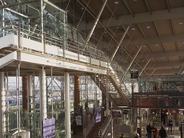 All glass panoramic lift for a train station