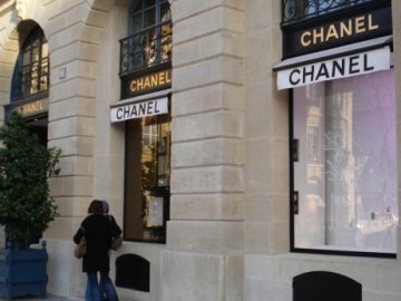 Sécurité renforcée pour la devanture extra-claire Chanel