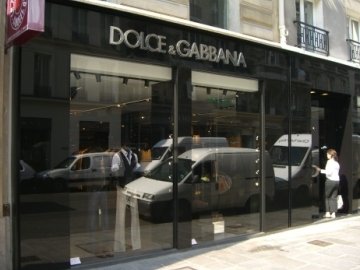 Vetro laccato nero per la vetrina D&G