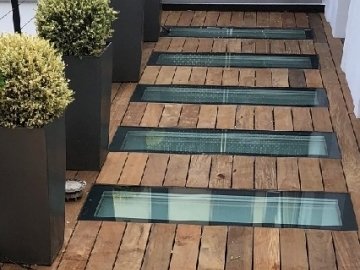 Dalles de verre en triples vitrages pour une terrasse