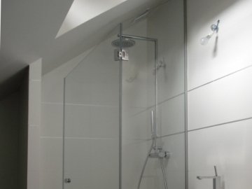 Made to measure shower screen & door