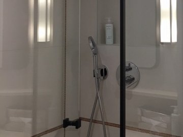 Verre trempé anticorrosion pour une cabine de douche