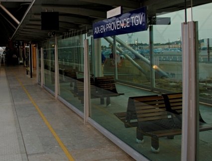 Laminated glass wind screen in Aix-en-Provence railway station