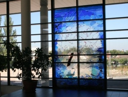Vetrate isolanti con vetrate artistiche moderne incorporate