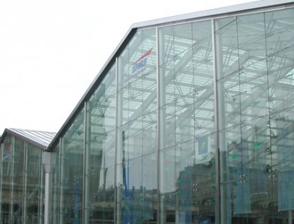 Point-fixed glass facade a railway station