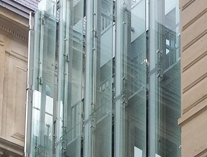 Solar control double-skin bolted glass façades