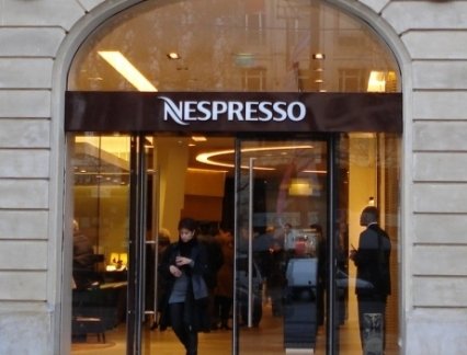 Low-iron laminated glass for Nespresso