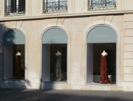 Safety low-iron laminated glass for Nina Ricci