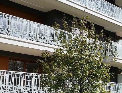 Garde-corps de balcons en verre clair avec décor en sérigraphie